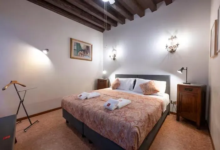 Palazzino Veneziano - Charme In The Serenissima Apartment